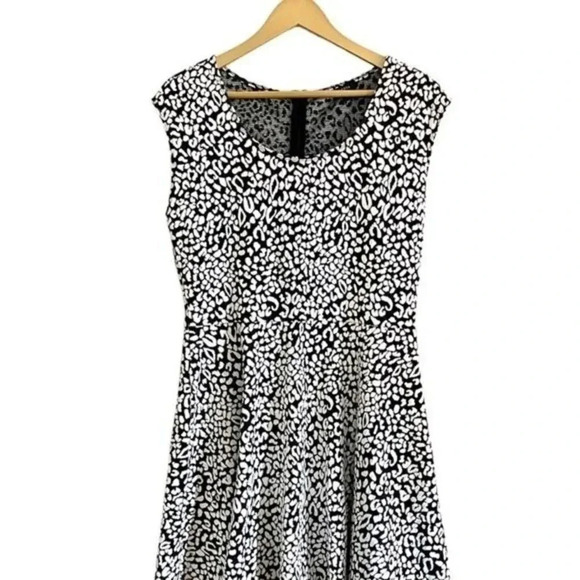 Guess Black and White Leopard Print Dress - Picture 1 of 9